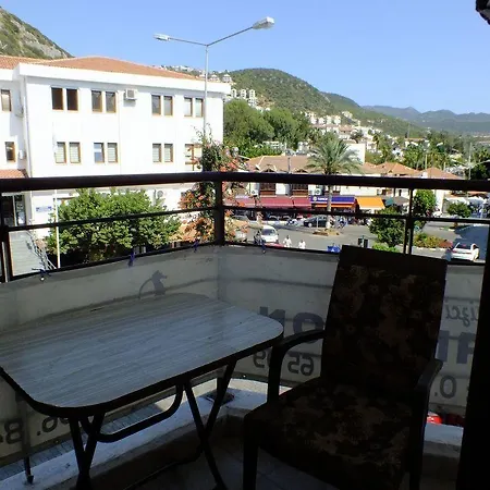 Denizci 招待所 卡斯